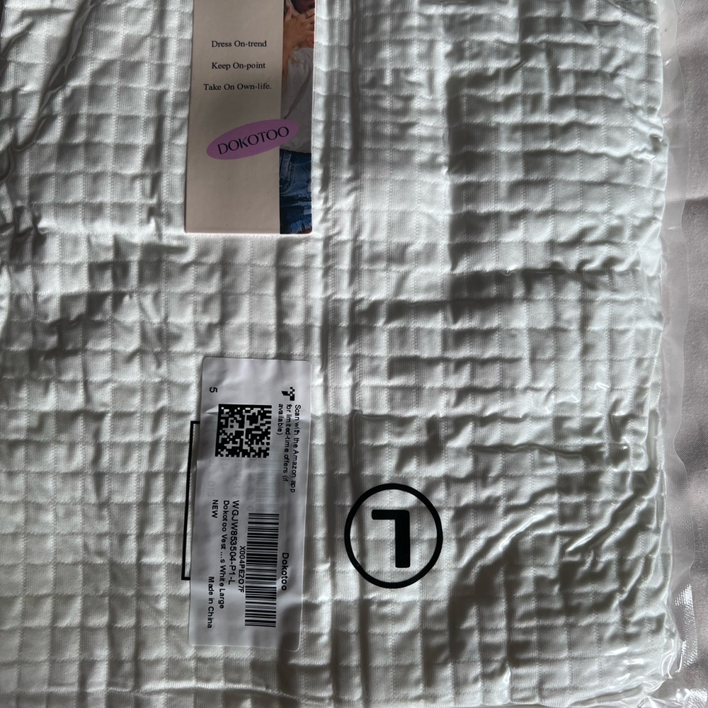 125:: Elegant Women's White Quilted Vest - Picture 6 of 8